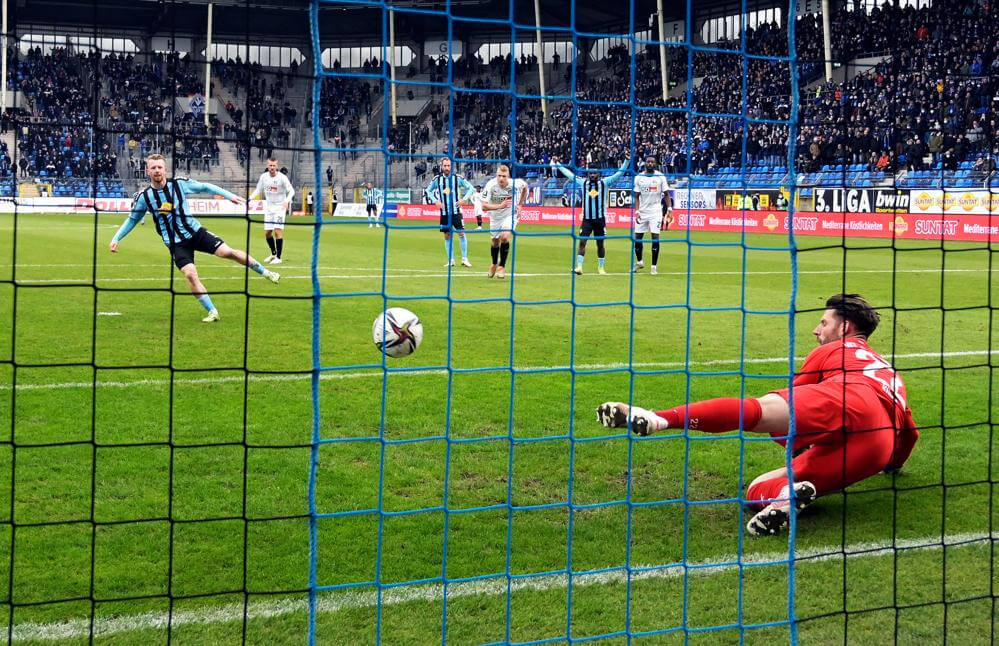 Verrücktes Fußballspiel ++ SV Waldhof trennt sich 3:3 (2:1) vom VfL Osnabrück
