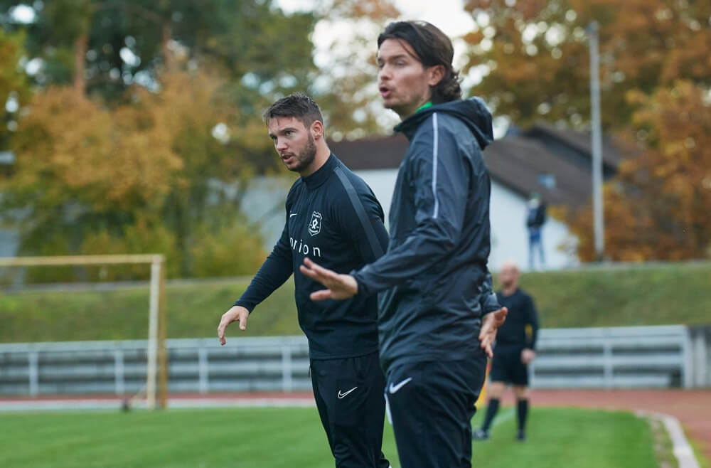 Das Trainerteam des TSV Amicitia Viernheim bleibt weiter auf Erfolgskurs. Vorne Patrick Marschlich, hinten Timo Endres. Bild: Berno Nix