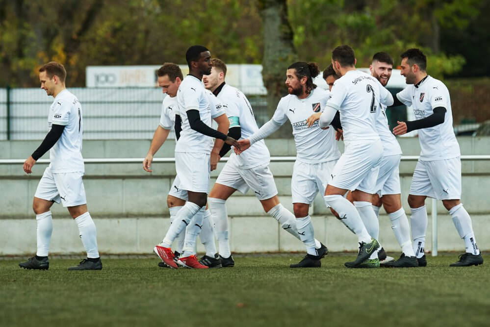 SpVgg Ilvesheim - SV Enosis Mannheim, Kreisklasse A2, Torjubel beim 2:0 für Ilvesheim. Bild: Berno Nix
