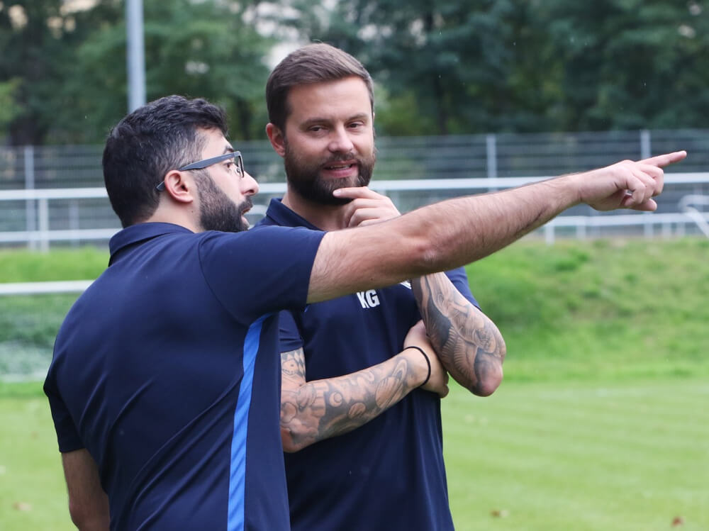 Foto: Hockenheims Trainer - rechts Kay Gerwig, links Hassan Dogan. Bild: Lothar Fischer