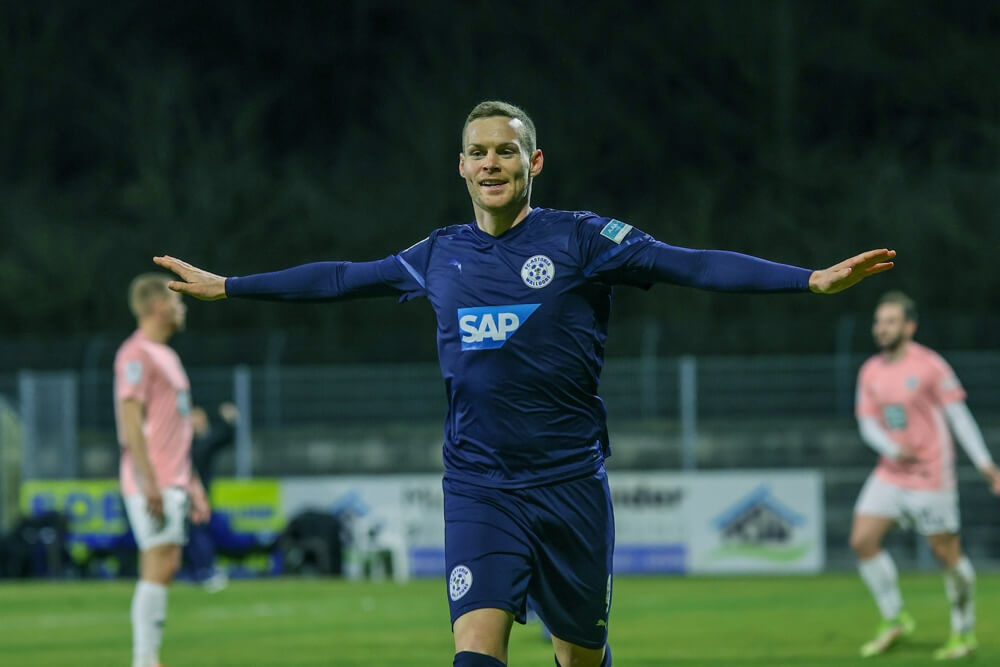 Carl mit Doppelpack gegen Ex-Club