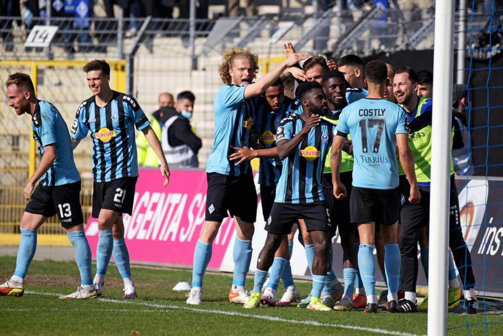 Der SV Waldhof Mannheim „zieht den Löwen die Zähne“ ++ 3:0 (1:0) Sieg bringt Aufstiegshoffnungen zurück