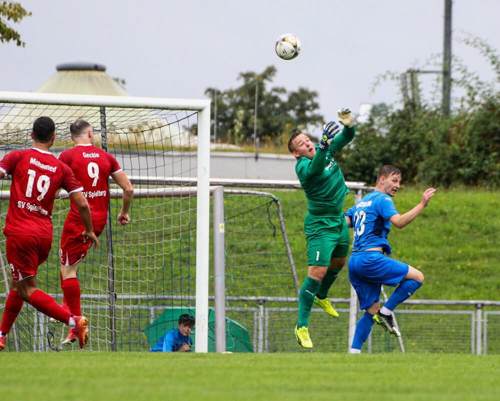 „Teufelskerl“ Dennis Broll hält Fortuna Heddesheim im Spiel ++ 0:0 beim Ligazweiten SV Spielberg
