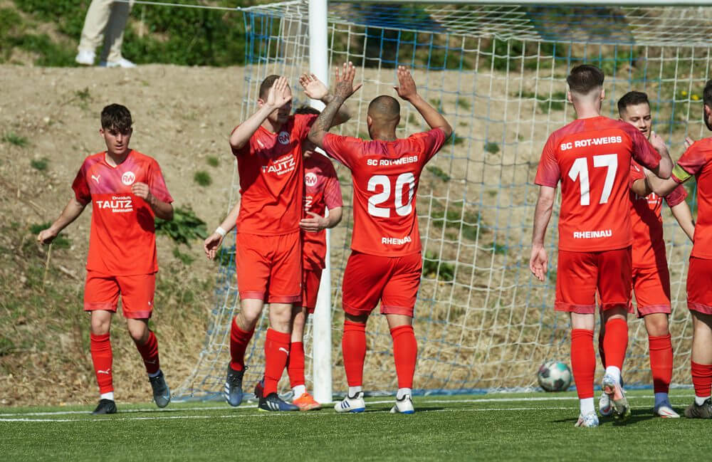 Die Rheinauer gewannen das Spitzenspiel beim MFC Lindenhof und durften sich über 4 Treffer freuen. Bild: Berno Nix
