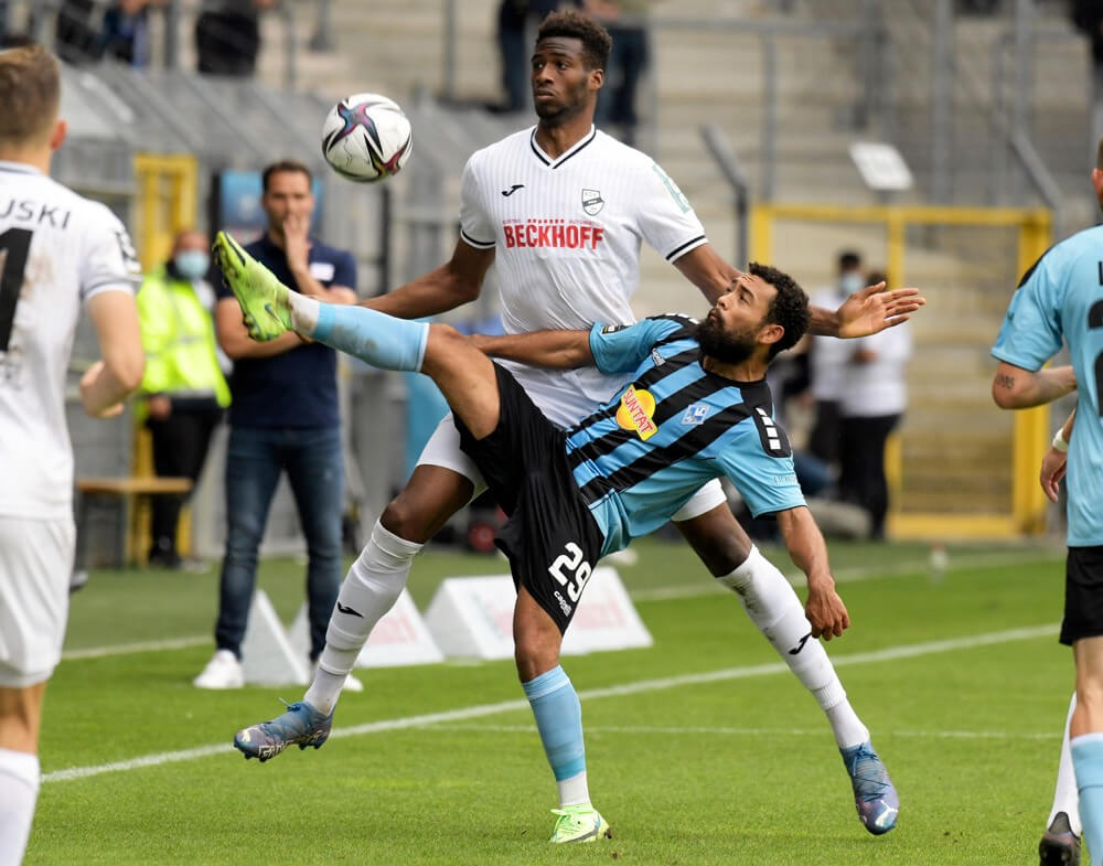 Auf die Waldhöfer warten zwei Gegner, der SC Verl und ein katastrophaler Platz