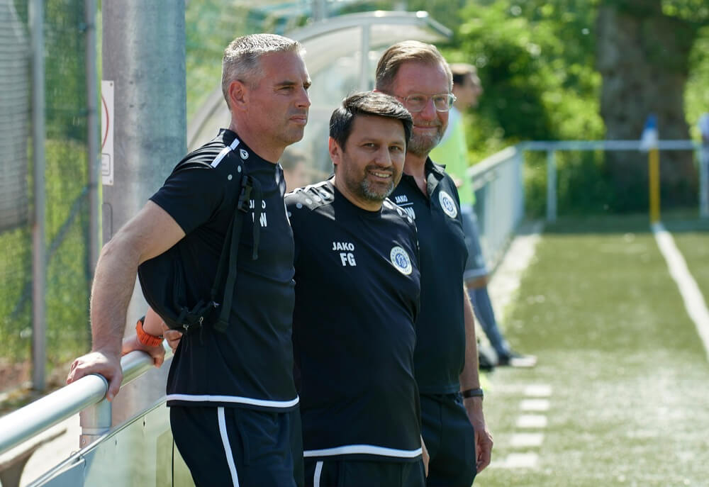 VfL Kurpfalz Neckarau belegt Platz 1 in der Landesliga, aber das Trainertrio Weber, Genc, Wiegand verlassen den Verein am Saisonende