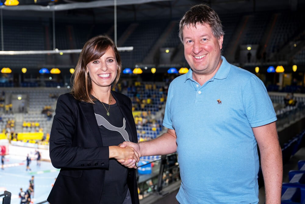 Jennifer Kettemann mit Lars Lamadé in der SAP Arena. Bild: Sörli Binder_AS Sportfoto