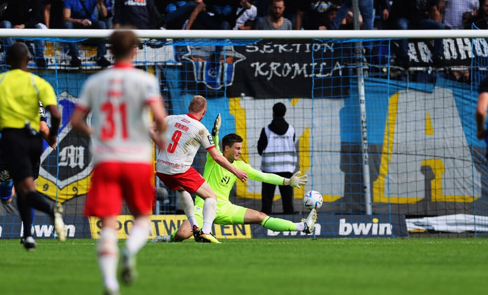 SV Waldhof kassiert erste Heimniederlage der Saison ++ 1:2 (1:2) gegen Rot Weiß Essen