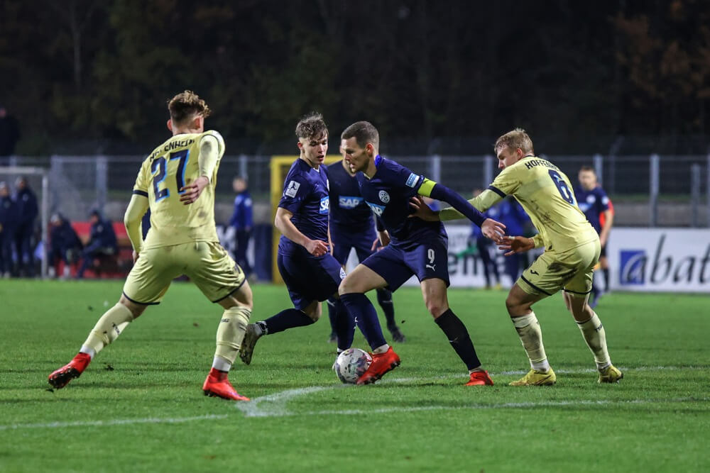 Der Ball rollt wieder