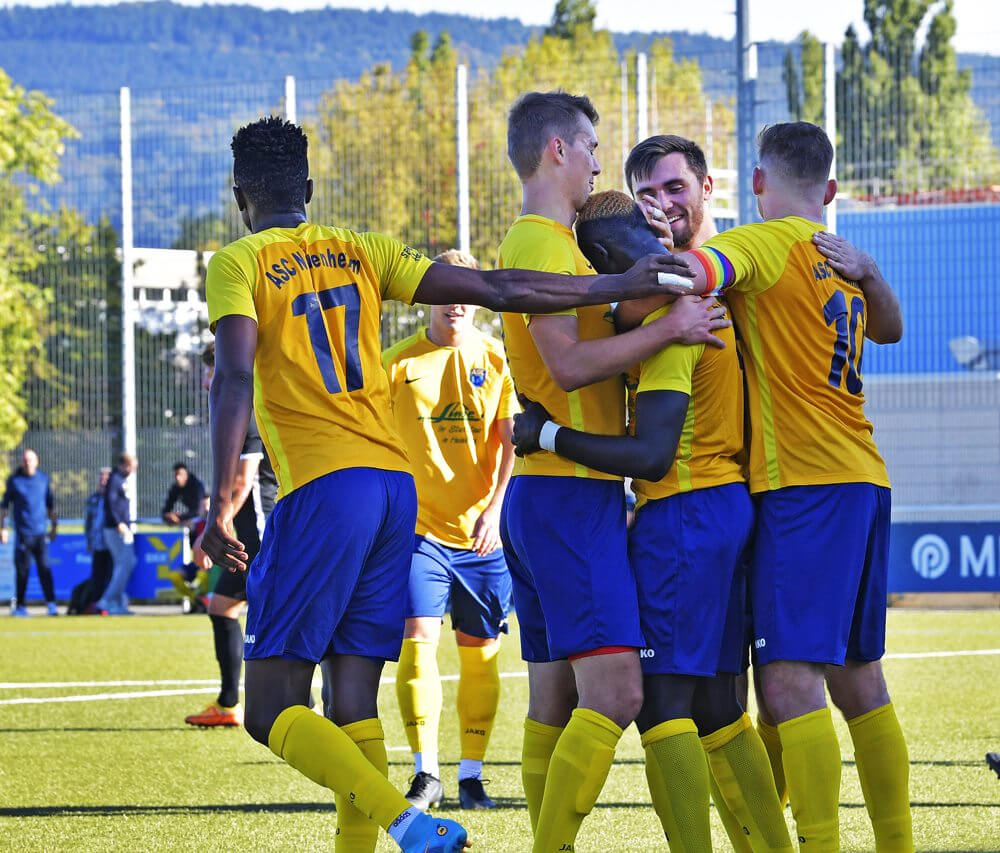 Noch ein Schritt zur Verbandsliga ++ ASC Neuenheim bezwingt den FV Lauda 3:0 (2:0)