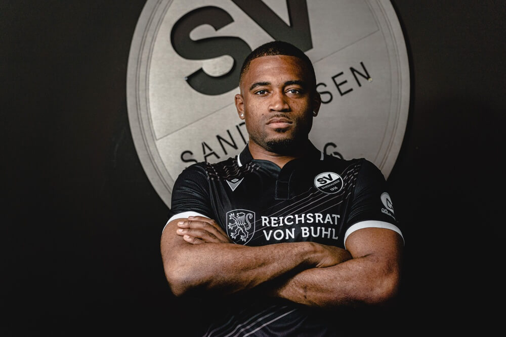 Franck Evina bleibt beim SVS