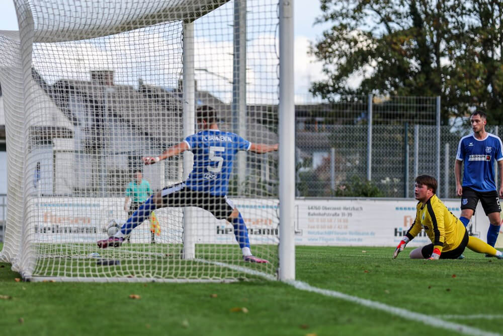 Das 0:1 für Heddesheim durch einen Treffer von Innenverteidiger Georgios Roumeliotis (nicht im Bild)..  Foto: Alfio Marino