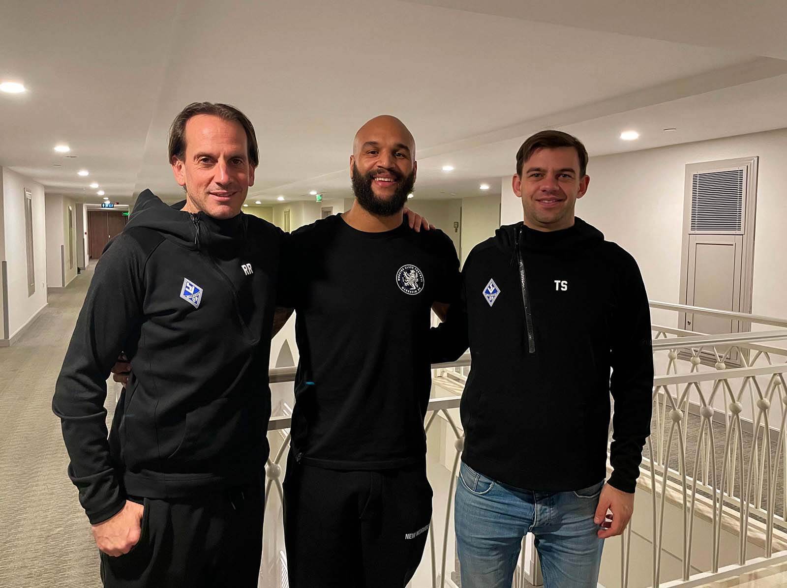  Links Trainer Rüdiger Rehm, Mitte Terrence Boyd, rechts Tim Schork (GF Sport). Bild: SVW