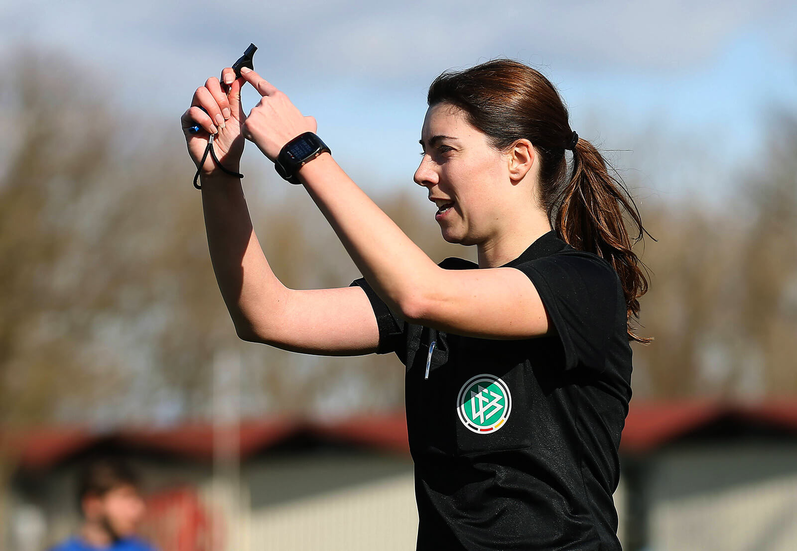 Foto: Sonja Reßler (TSV Neckarau) ist ein Aushängeschild als Schiedsrichterin des Badischen Fußballverbandes. Bild: IMAGO / Pressefoto Baumann.  