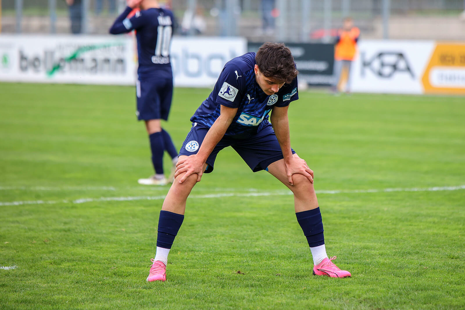  Symbolfoto: Stefano Marino (#26, FC Astoria Walldorf) ist enttäuscht. - Bild: Lukas Adler