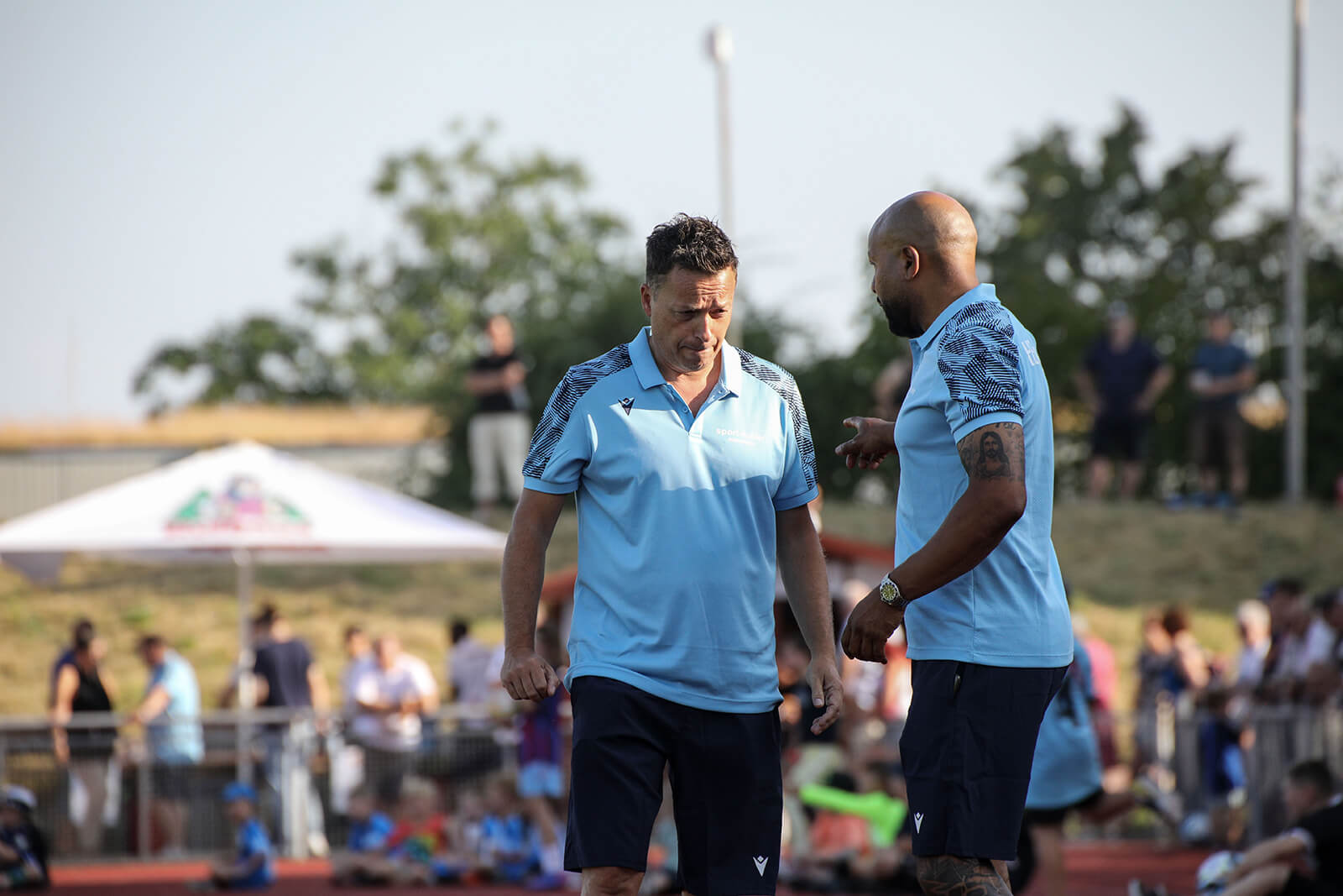  Fortuna-Coach René Gölz  (links)hat sein Team bis ins Halbfinale des Badischen Pokals geführt. Rechts Co-Trainer Moses Kopotz. Bild: Alfio Marino