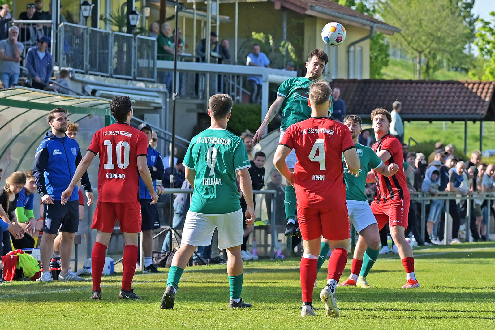  Der FC Zuzenhausen (grün) steht als Aufsteiger in die Verbandsliga Baden fest. Die TSG Weinheim (Rot) verzichtet bei einem etwaigen Aufstieg auf sein Aufstiegsrecht. Bild: Siegfried Lörz