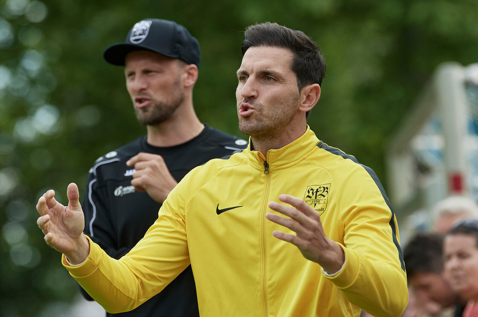  VfB Gartenstadts Trainer Markus Urban, li. und Co-Trainer Kristijan Vidakovic nahmen mit ihrem Team die erste Runde in den Aufstiegsspielen erfolgreich. Bild: Berno Nix.