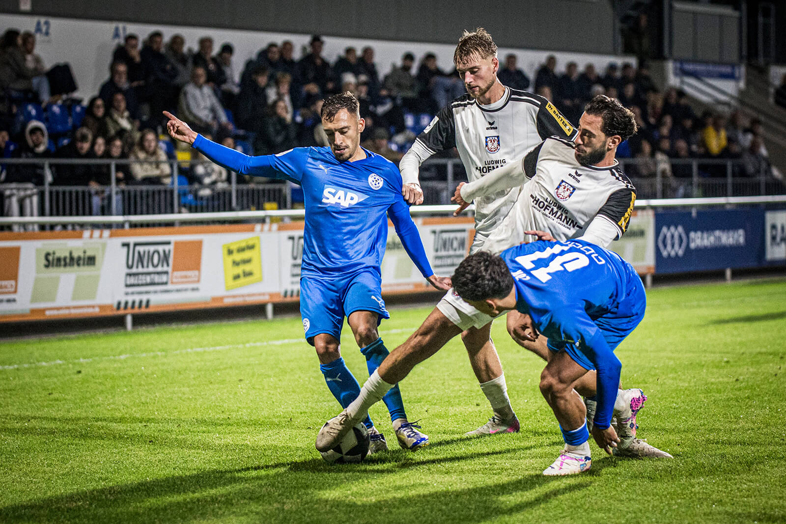 Astoria im Duell gegen Trier