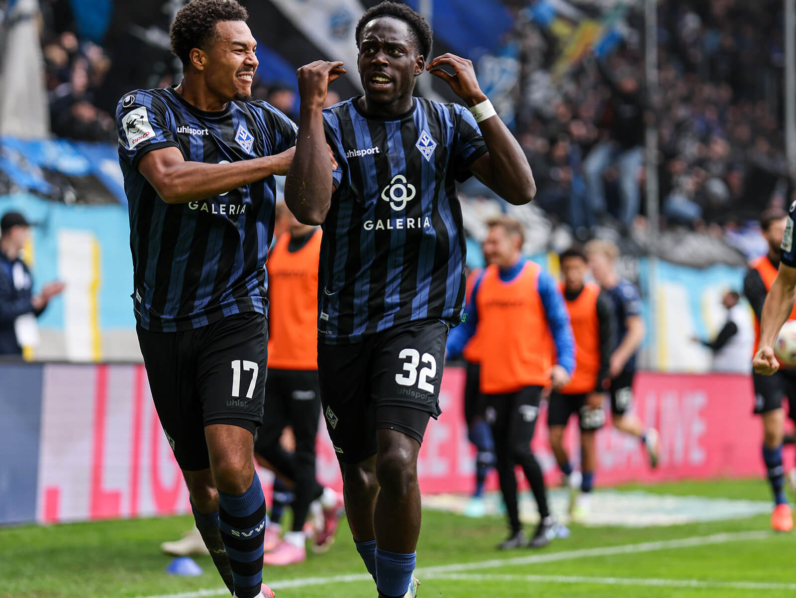  Freude bei Kennedy Okpala (SV Waldhof Mannheim, #32) der gerade seinen Doppelpack geschossen hat. SV Waldhof Mannheim - 1860 München. Foto: Alfio Marino