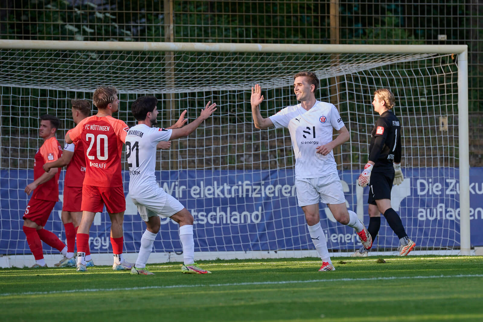 Gipfeltreffen im Rhein-Neckar-Stadion ++ VfR Mannheim empfängt Spitzenreiter Aalen