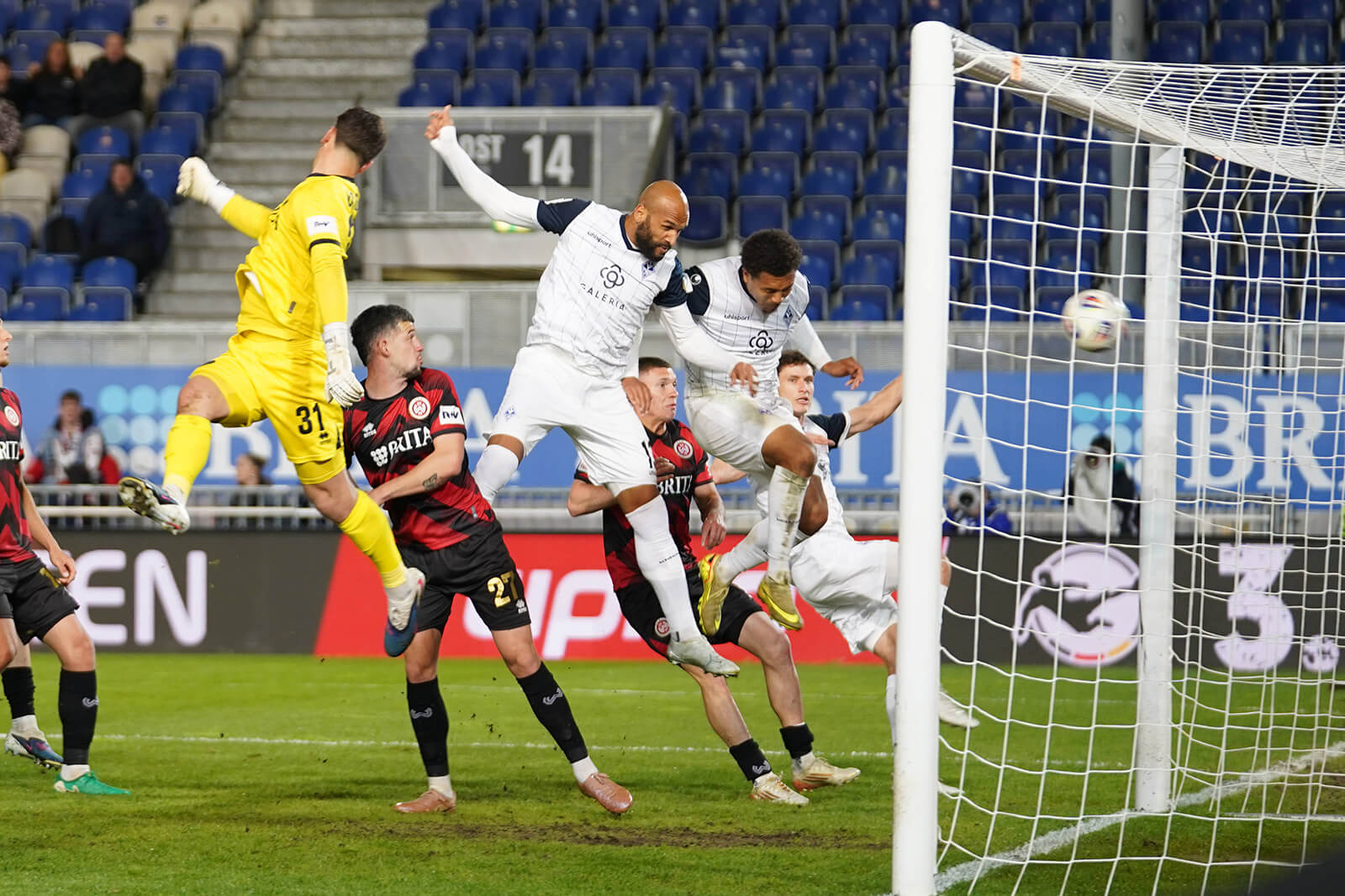 Aufholjagd wird belohnt – Der SV Waldhof holt nach 0:3 noch ein 3:3 in Wiesbaden
